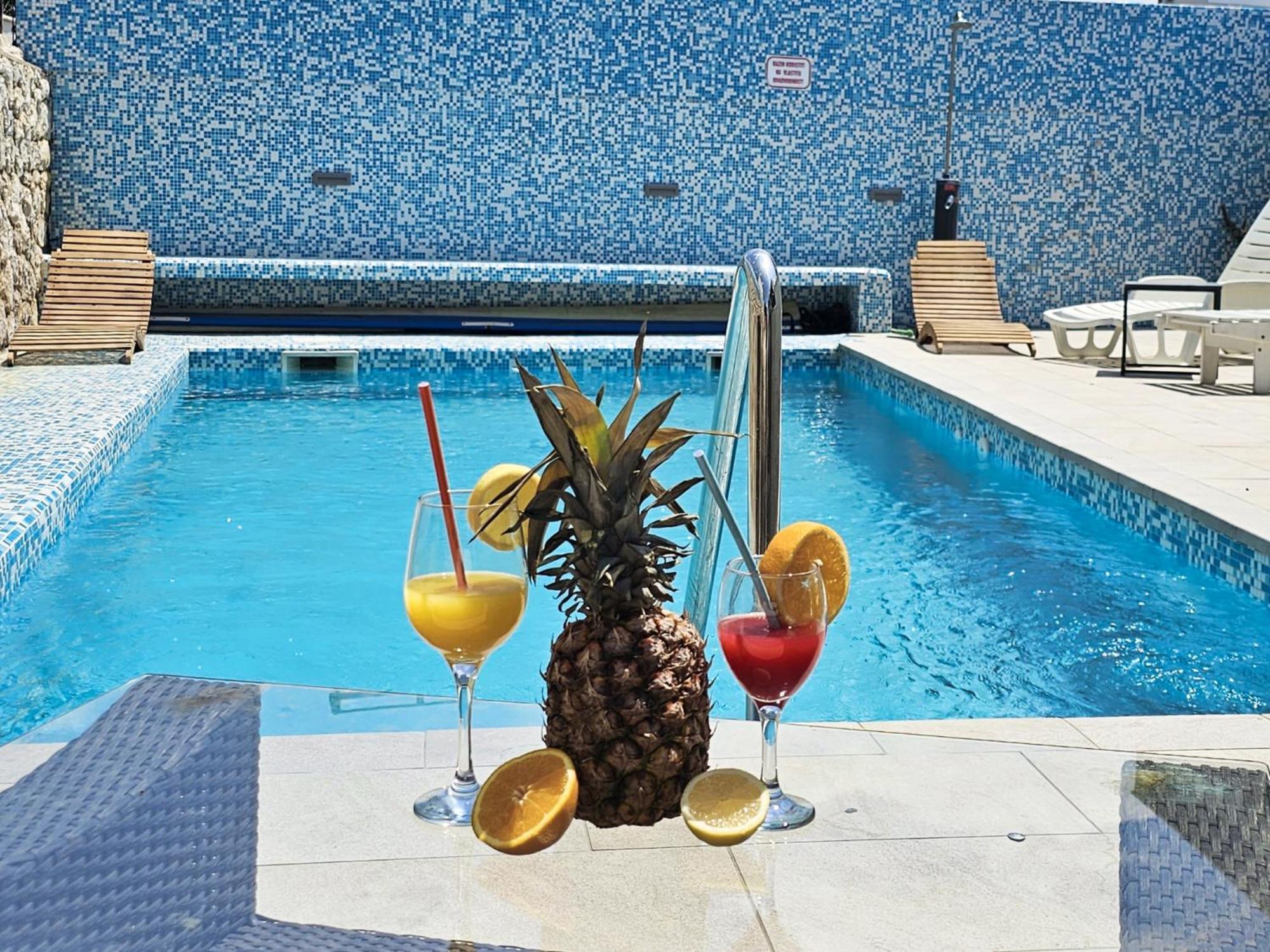 The Golden Grotto Apartments 诺瓦利娅 外观 照片